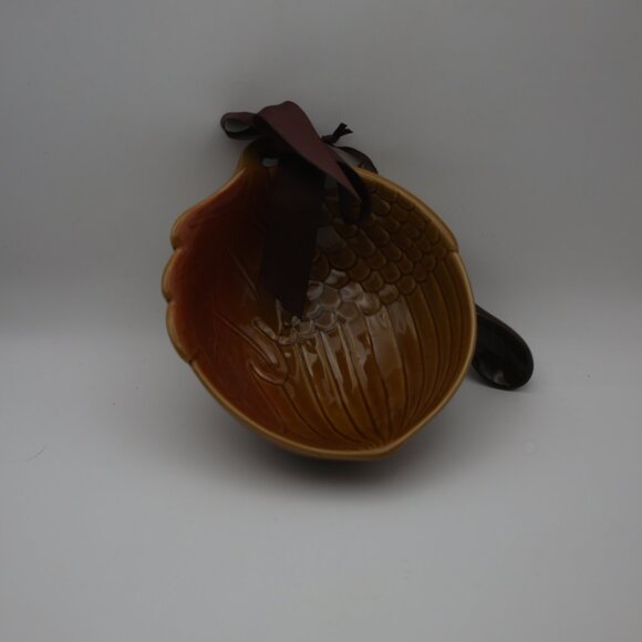 Hallmark Autumn Acorn Bowl with Twig Serving Spoon: Fall/Thanksgiving - Picture 5 of 8